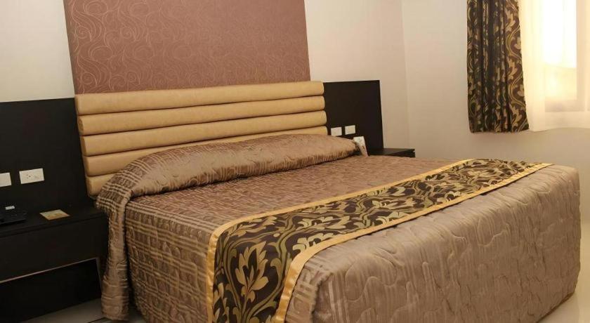Score Birds Hotel Angeles Εξωτερικό φωτογραφία